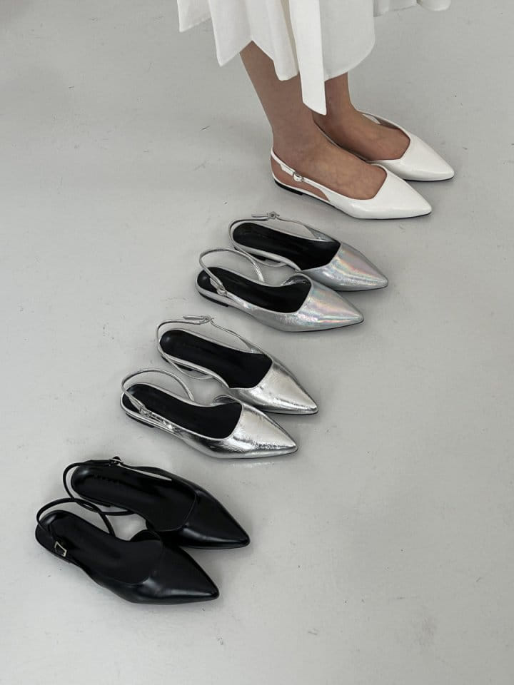 Golden Shoe - Korean Women Fashion - #restrostyle -  323 Slipper & Sandals