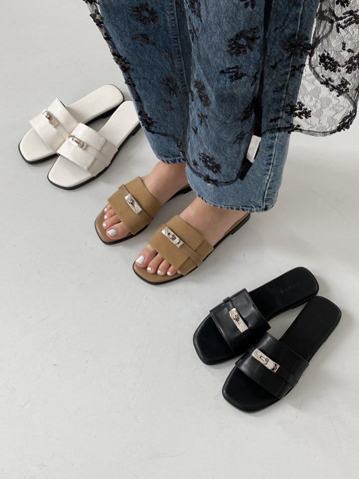 Golden Shoe - Korean Women Fashion - #restrostyle -  332 Slipper & Sandals