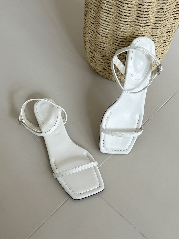 Golden Shoe - Korean Women Fashion - #romanticstyle -  1483 Slipper & Sandals - 4