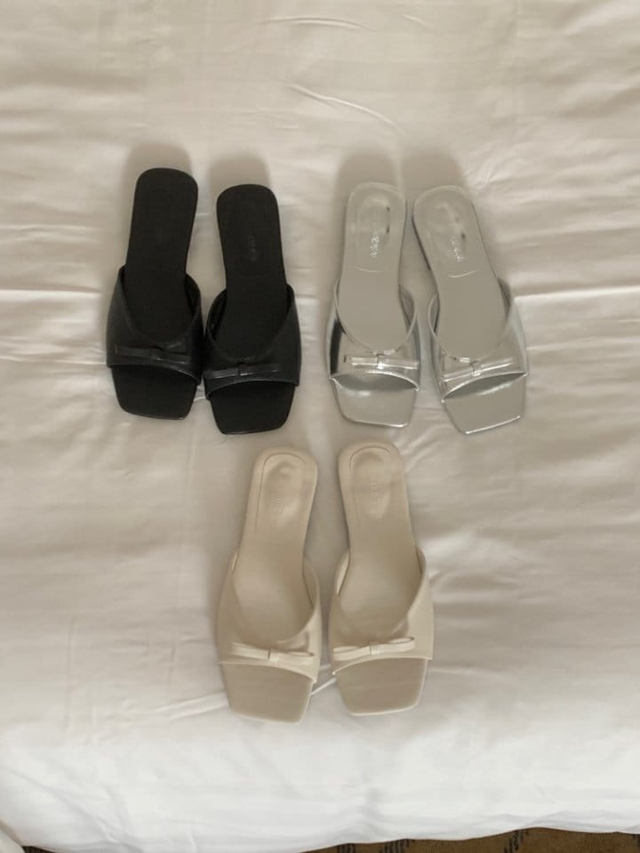 Golden Shoe - Korean Women Fashion - #thatsdarling -  7130 Slipper & Sandals