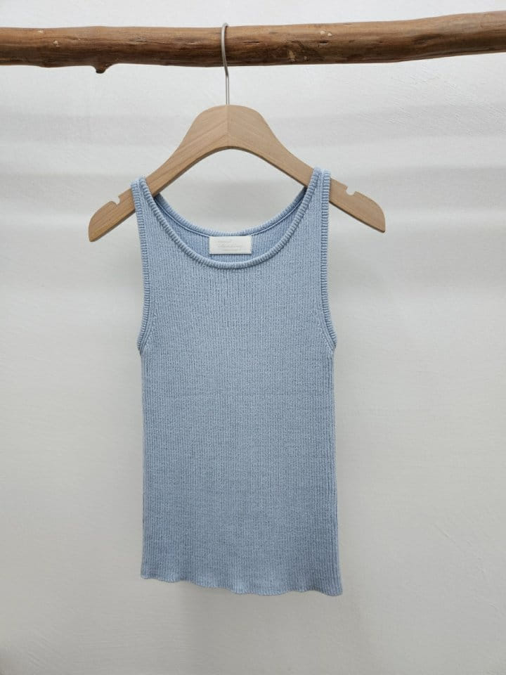 Most - Korean Women Fashion - #momslook - Modern Sleeveless Tee - 3