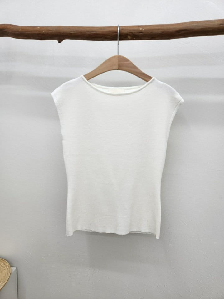 Most - Korean Women Fashion - #momslook - Aren Sleeveless Tee - 2