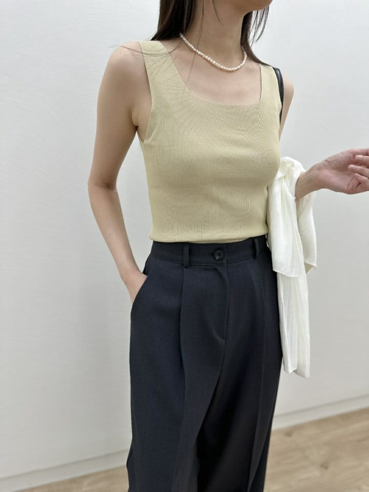 Most - Korean Women Fashion - #romanticstyle - Plan Sleeveless Tee - 4