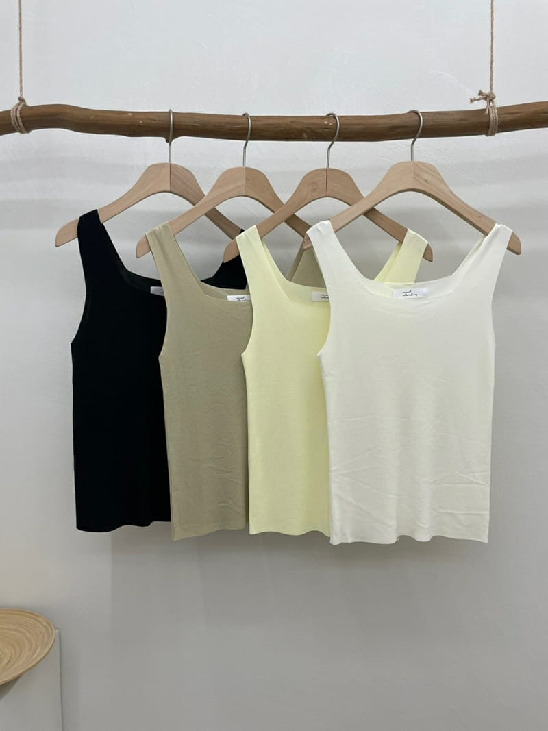 Most - Korean Women Fashion - #womensfashion - Plan Sleeveless Tee - 8