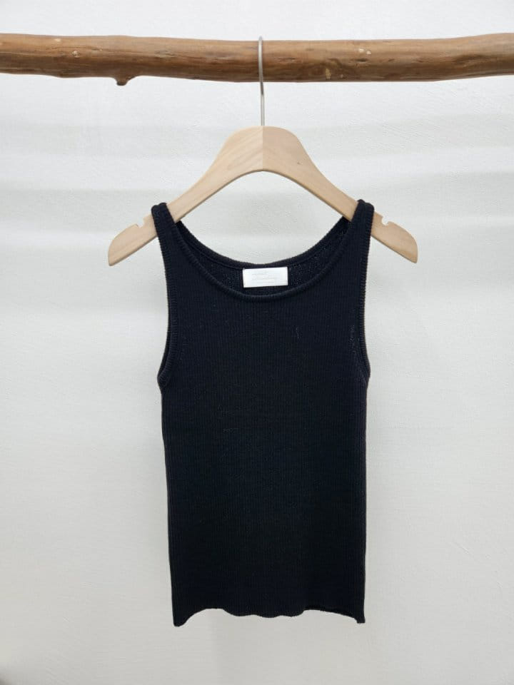 Most - Korean Women Fashion - #momslook - Modern Sleeveless Tee - 4