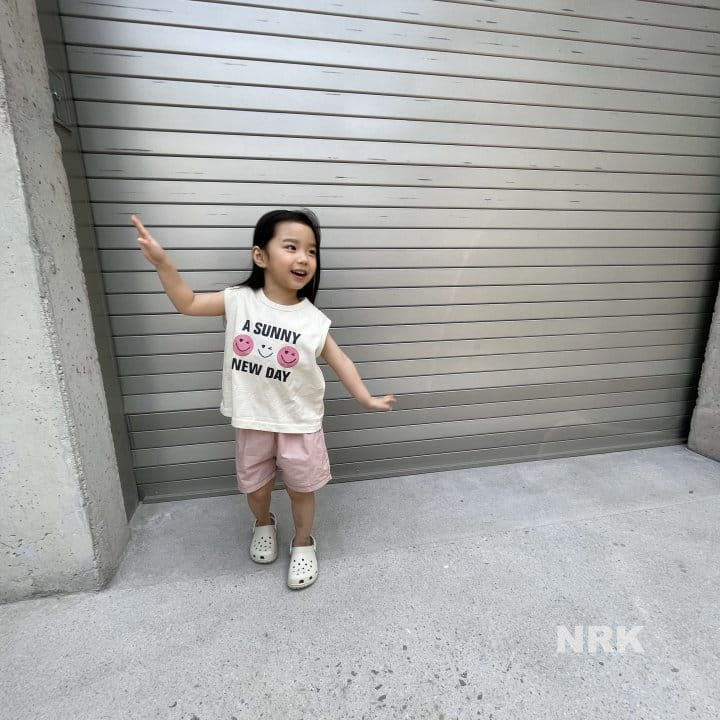 Nrk - Korean Children Fashion - #prettylittlegirls - Smile Sleeveless Tee - 5