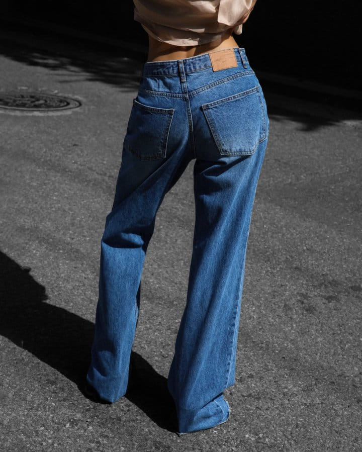 Paper Moon - Korean Women Fashion - #thelittlethings - Classic Raw Cut Wide Fit Mid Blue Jeans - 4