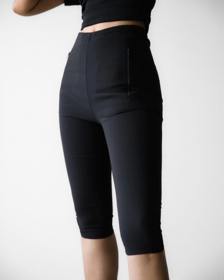 Paper Moon - Korean Women Fashion - #momslook - Zipped Detail Capri Leggings Pants - 9