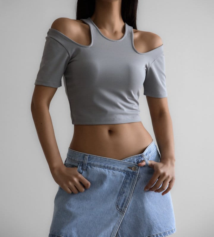 Paper Moon - Korean Women Fashion - #momslook - Cut Out Shoulder Detail Cropped Top - 6