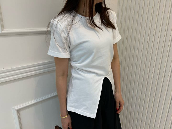 Pearls room - Korean Women Fashion - #pursuepretty - Slit Tee - 2