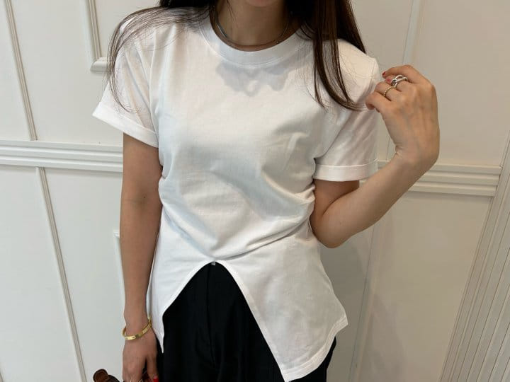 Pearls room - Korean Women Fashion - #restrostyle - Slit Tee - 3