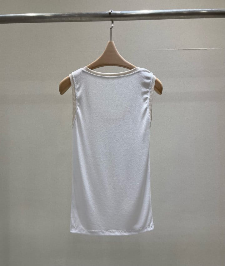 Plushong - Korean Women Fashion - #momslook - Color Sleeveless Tee - 5