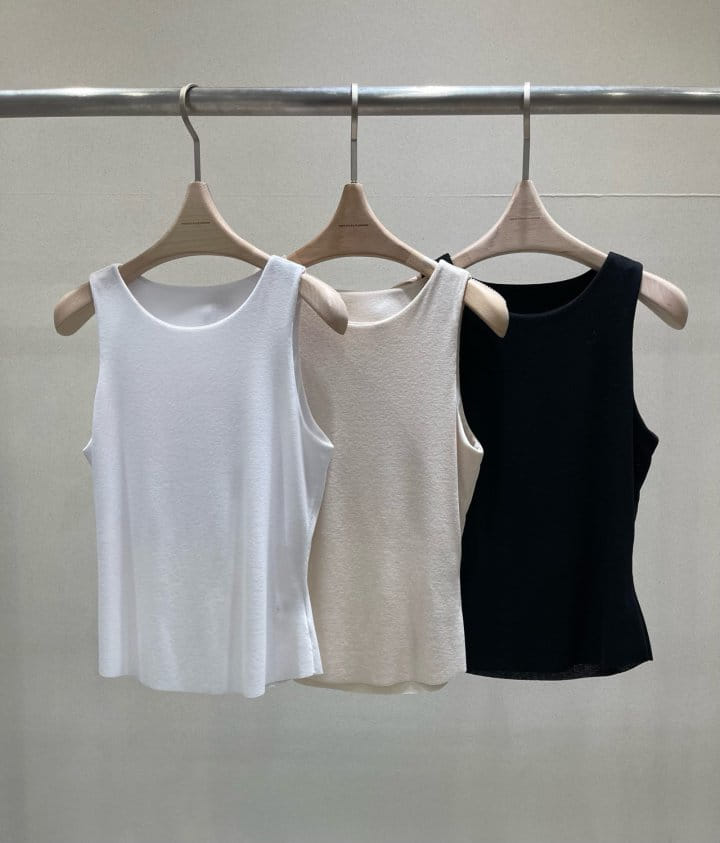 Plushong - Korean Women Fashion - #womensfashion - Magaret Sleeveless Tee