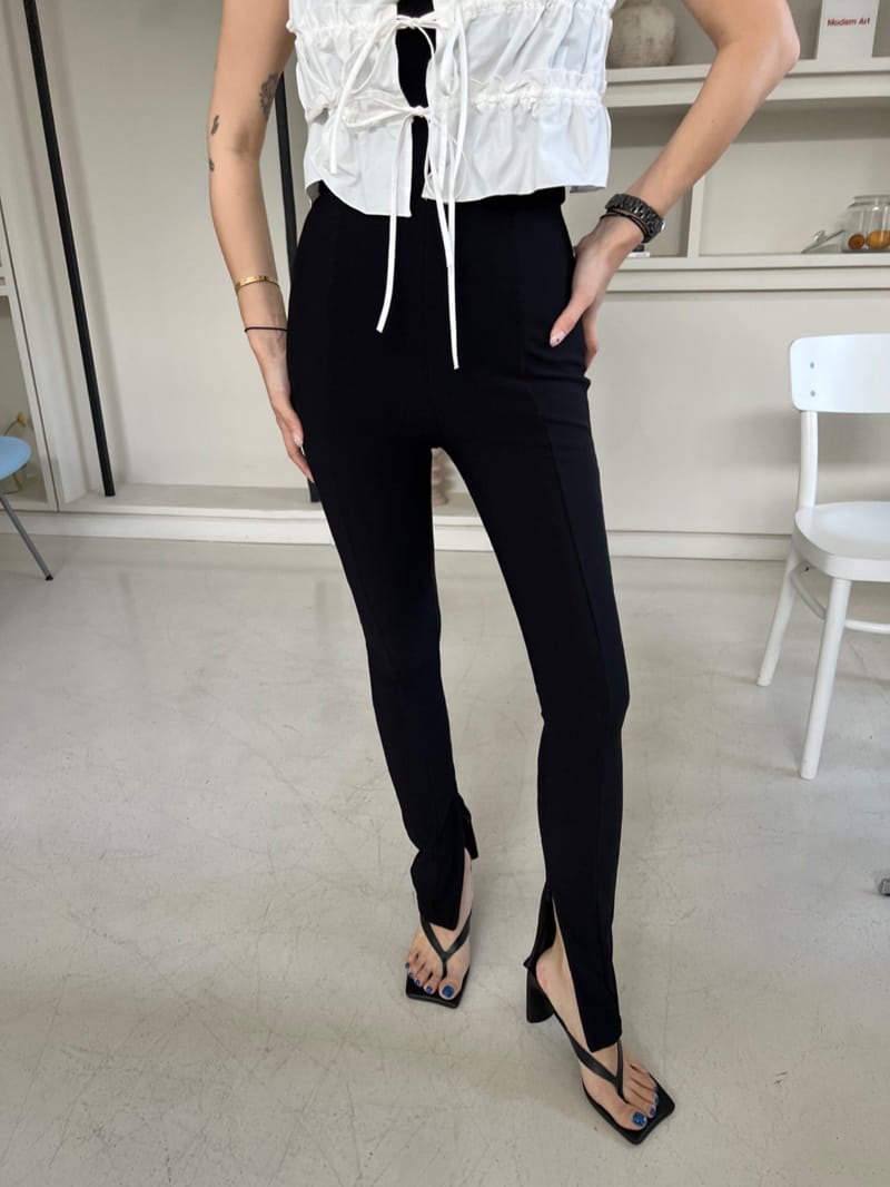 Solar - Korean Women Fashion - #thelittlethings - Dart Leggings Pants - 2