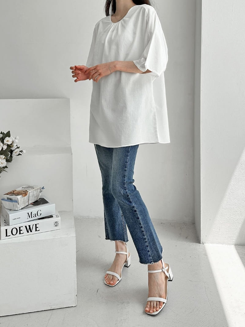 Theggllim - Korean Women Fashion - #vintageinspired - Shrring Raglan Blouse - 3