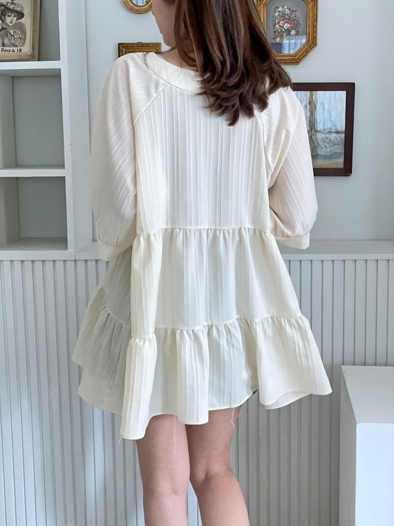 Theggllim - Korean Women Fashion - #vintagekidsstyle - Frill Kan Kan Blouse - 3