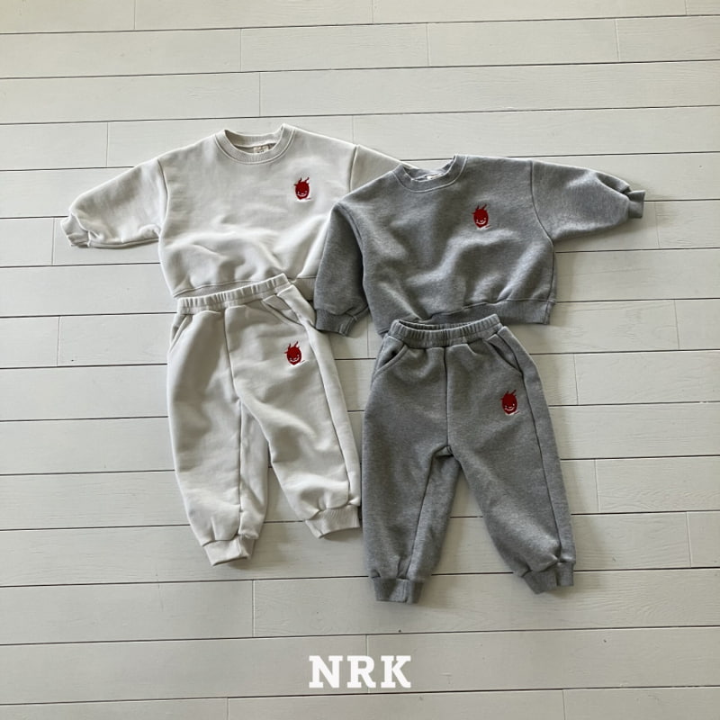 Nrk - Korean Children Fashion - #prettylittlegirls - Embroidery Top Bottom Set