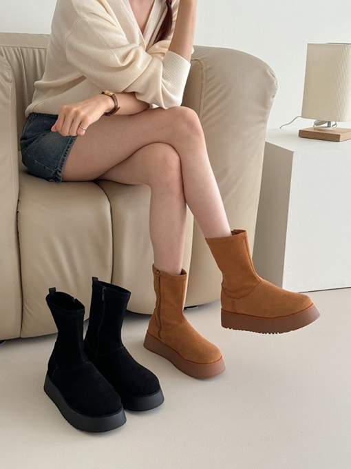 Soft Round Ankle Suede Boots