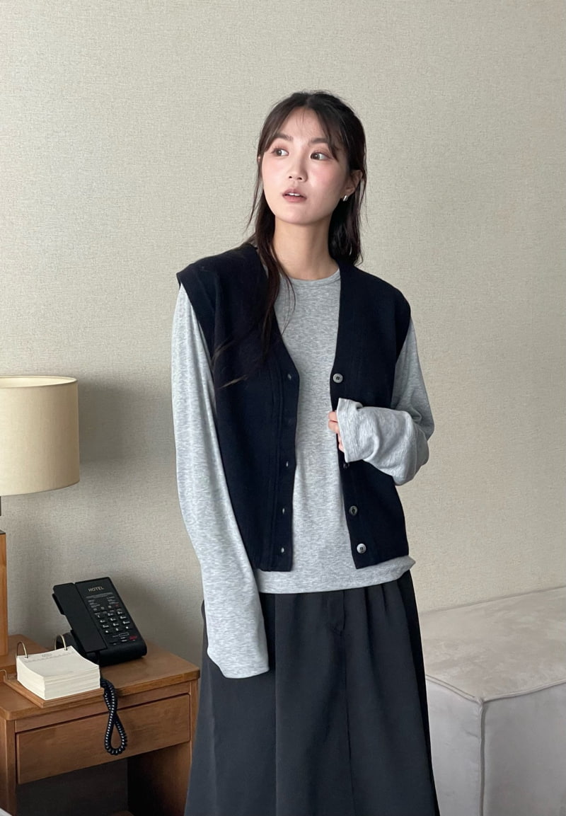 Amygrace - Korean Women Fashion - #romanticstyle - Miu Knit Vest - 6