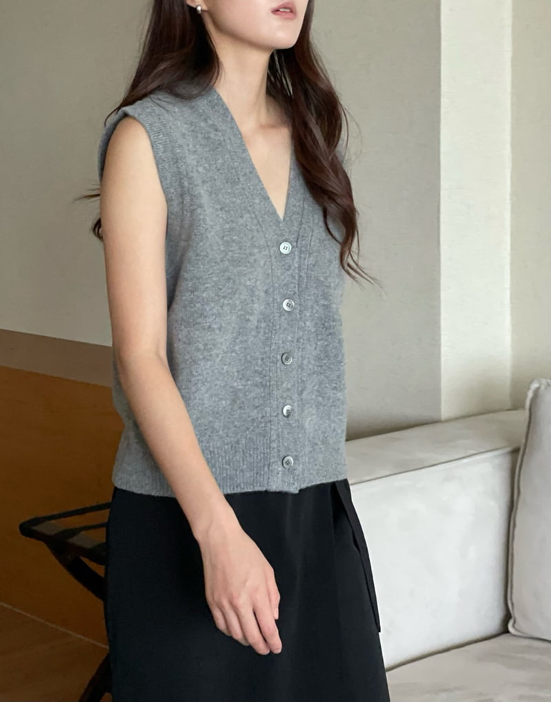 Amygrace - Korean Women Fashion - #vintageinspired - Miu Knit Vest - 2