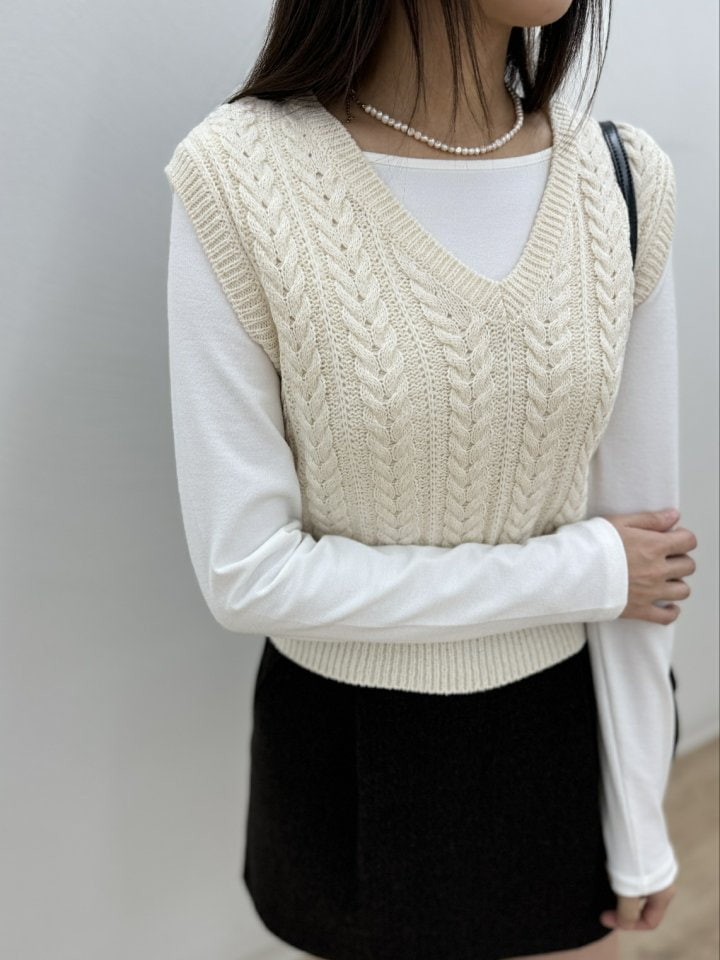 Most - Korean Women Fashion - #momslook - Dikki Twist Vest