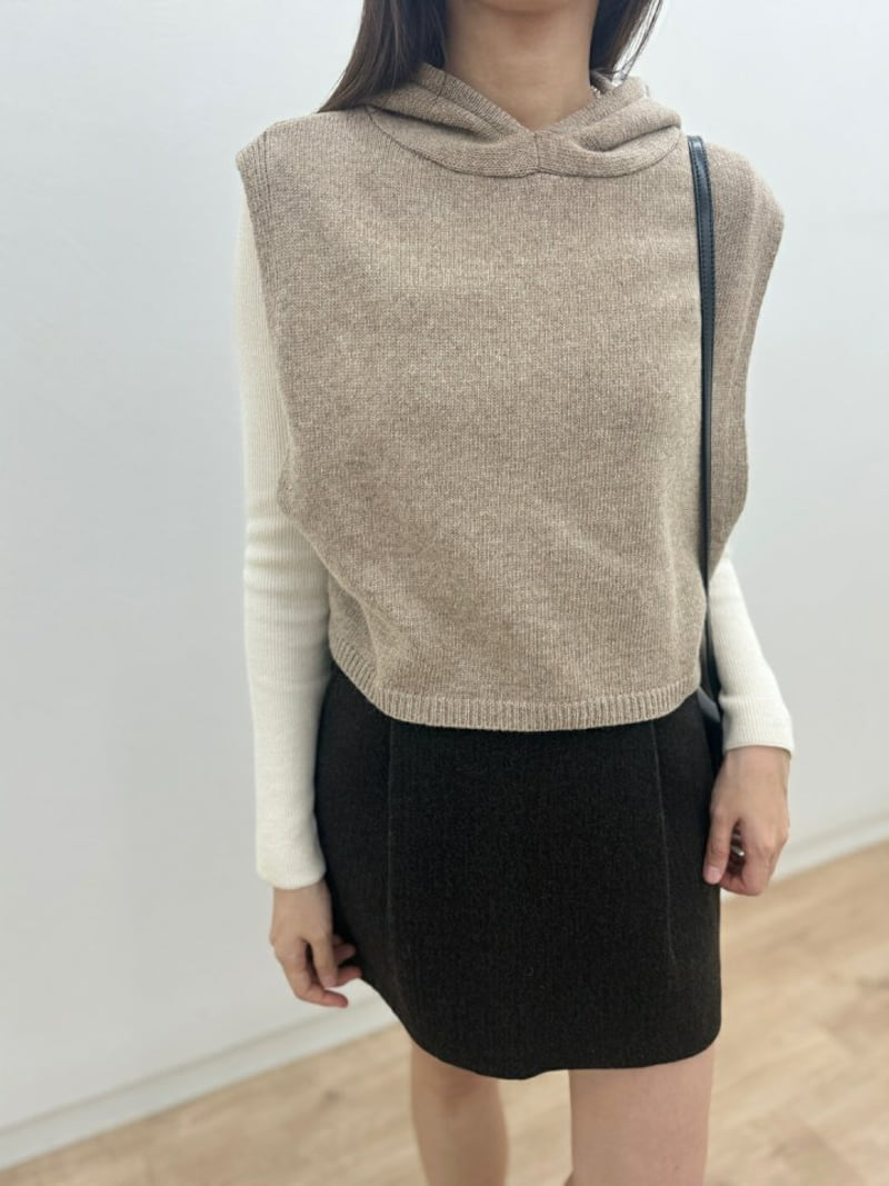 Most - Korean Women Fashion - #momslook - Crop Hood Vest