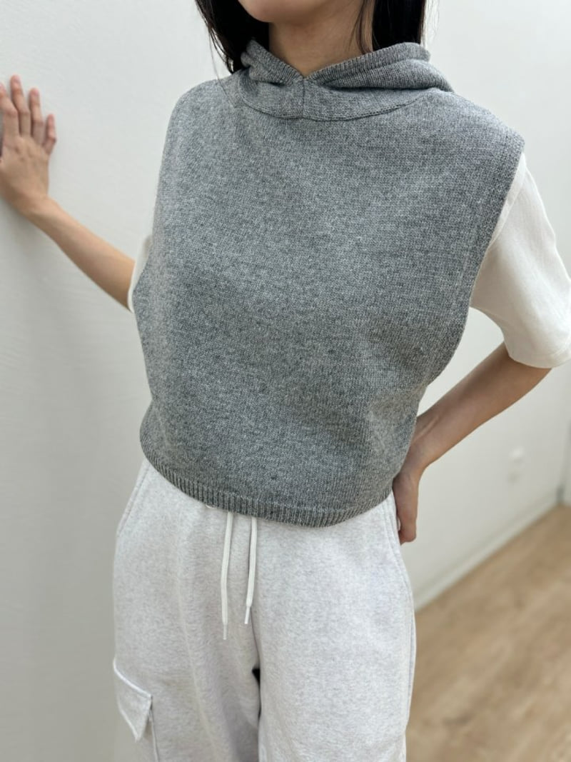 Most - Korean Women Fashion - #momslook - Crop Hood Vest - 5