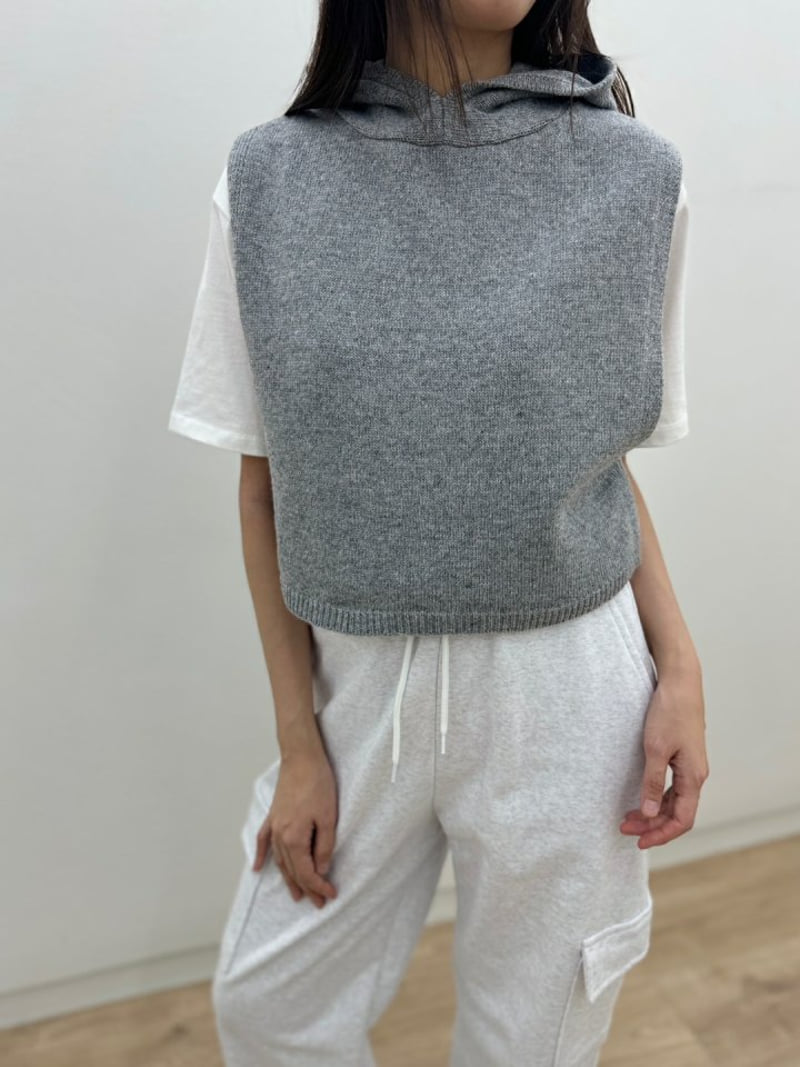 Most - Korean Women Fashion - #momslook - Crop Hood Vest - 7