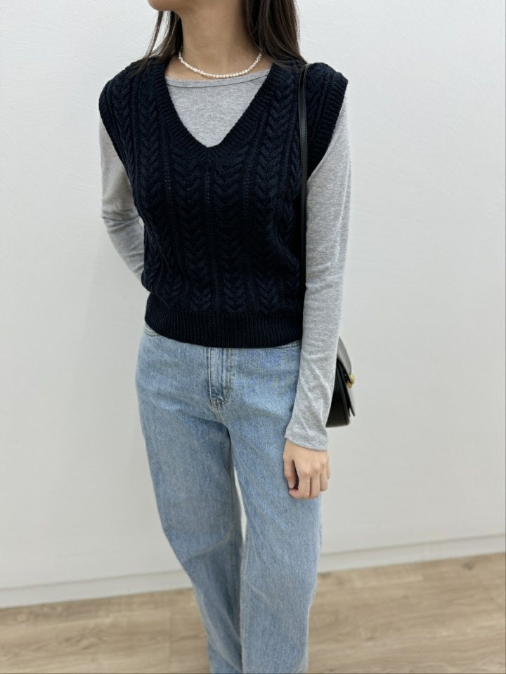 Most - Korean Women Fashion - #restrostyle - Dikki Twist Vest - 7