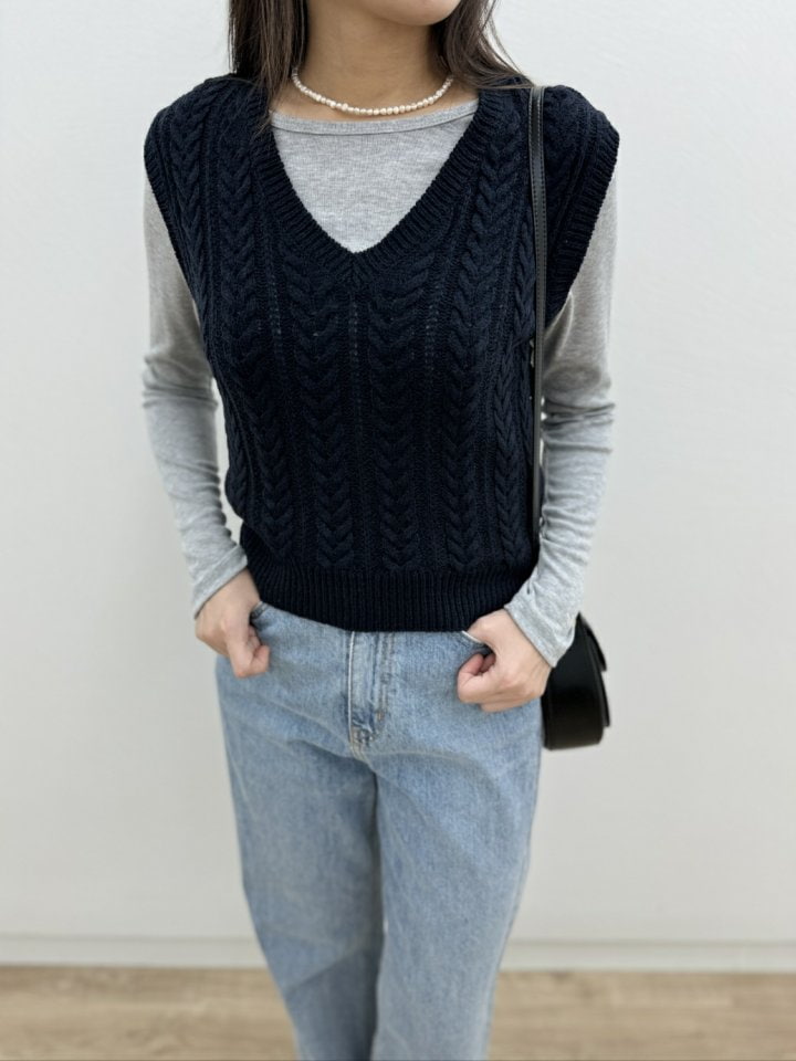 Most - Korean Women Fashion - #thelittlethings - Dikki Twist Vest - 11