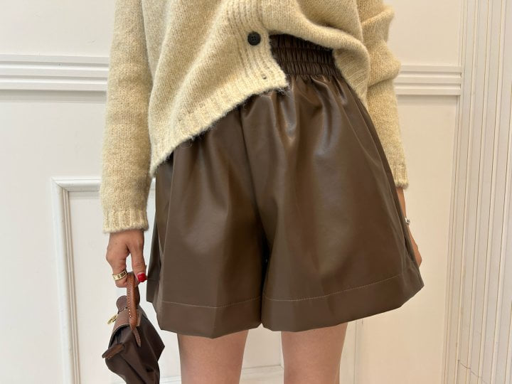 Pearls room - Korean Women Fashion - #womensfashion - Fake Leather Short Pants - 5