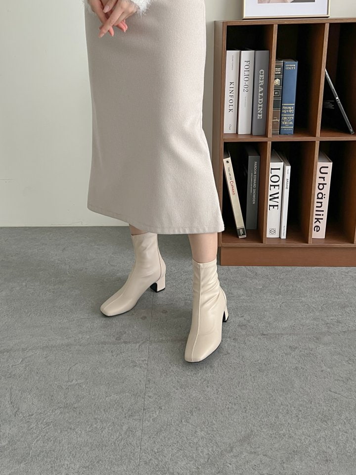 Vade - Korean Women Fashion - #momslook - Ankle Boots Middle Half Boots