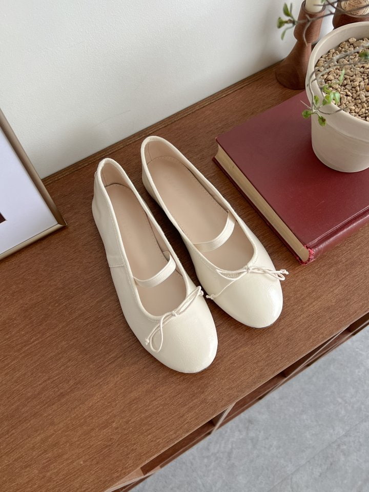 Vade - Korean Women Fashion - #momslook - Ribbon Round Flat - 2