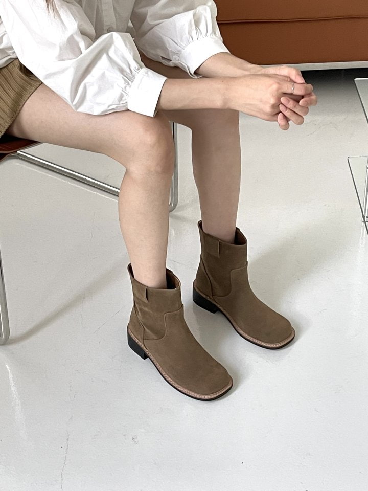 Vade - Korean Women Fashion - #momslook - Suede Middle Short Boots - 5