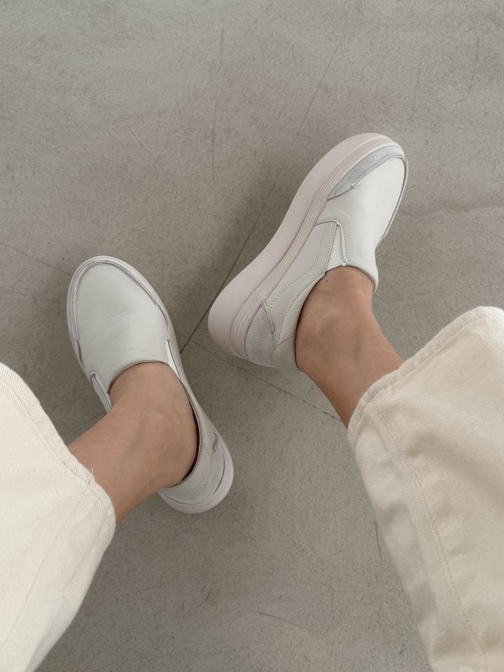 Vade - Korean Women Fashion - #momslook - Basic Slip-on Sneakers - 10