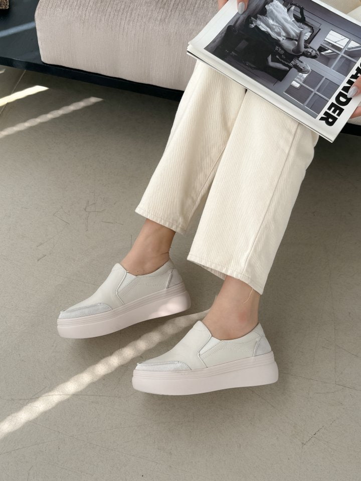 Vade - Korean Women Fashion - #momslook - Basic Slip-on Sneakers - 6