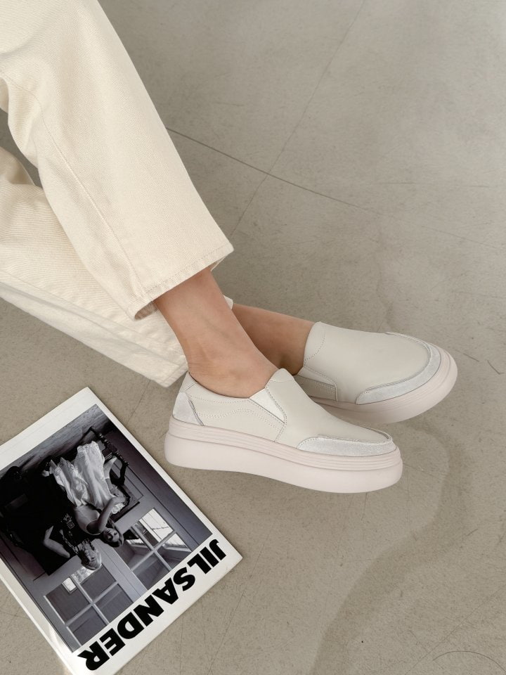 Vade - Korean Women Fashion - #momslook - Basic Slip-on Sneakers - 8