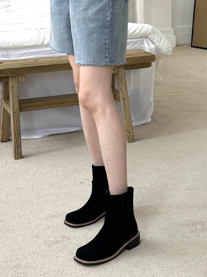 Vade - Korean Women Fashion - #pursuepretty - Suede Middle Short Boots - 10