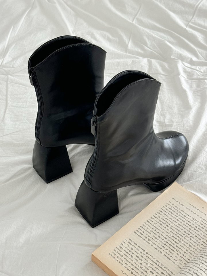 Vade - Korean Women Fashion - #pursuepretty - Ankle Chunky Zipper Middle Boots - 10