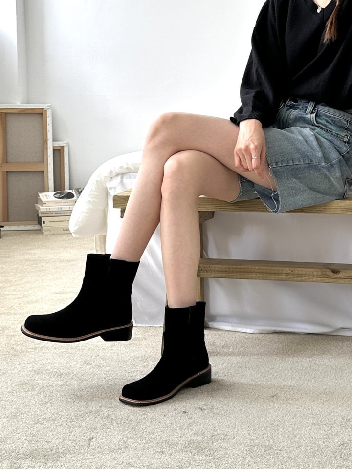 Vade - Korean Women Fashion - #restrostyle - Suede Middle Short Boots - 11