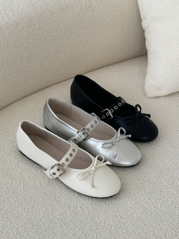 Vade - Korean Women Fashion - #restrostyle - Buckle Strap Ribbon Flat - 2