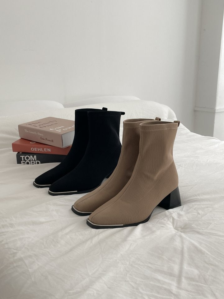 Vade - Korean Women Fashion - #thelittlethings - Span Ankle Boots