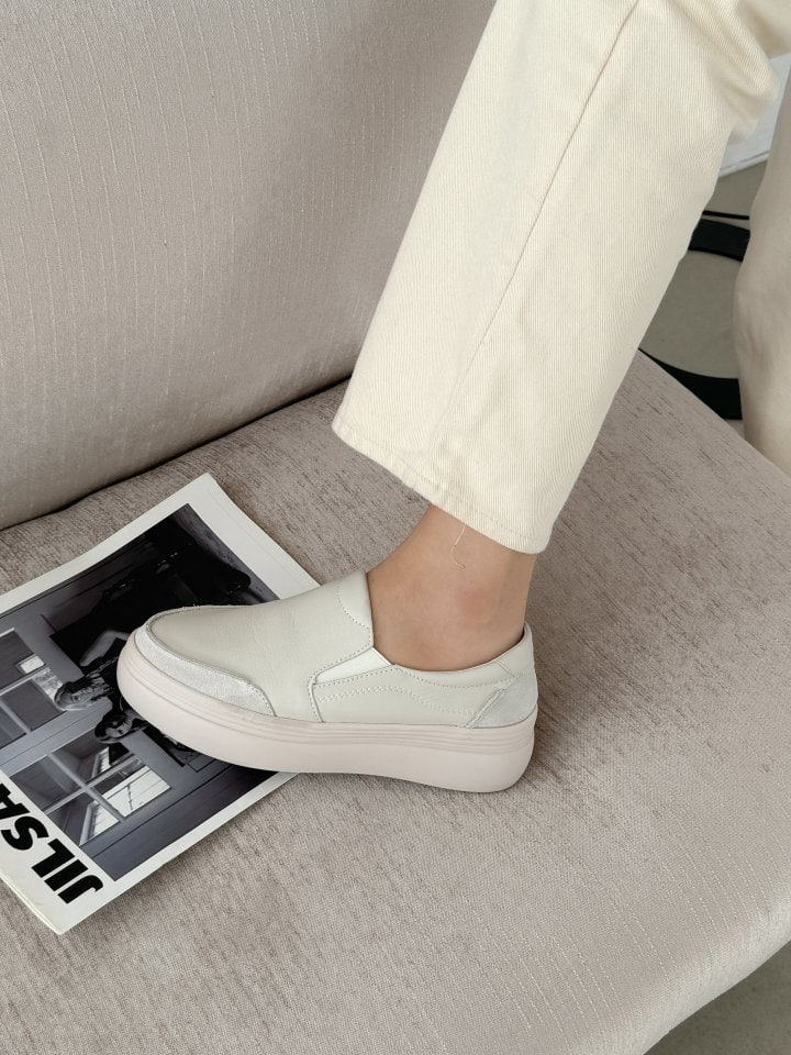 Vade - Korean Women Fashion - #thelittlethings - Basic Slip-on Sneakers - 5