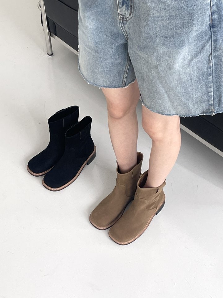 Vade - Korean Women Fashion - #womensfashion - Suede Middle Short Boots - 7