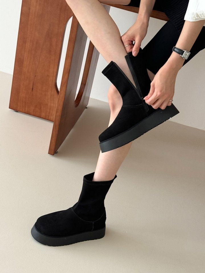 Vade - Korean Women Fashion - #womensfashion - Soft Round Ankle Suede Boots - 2