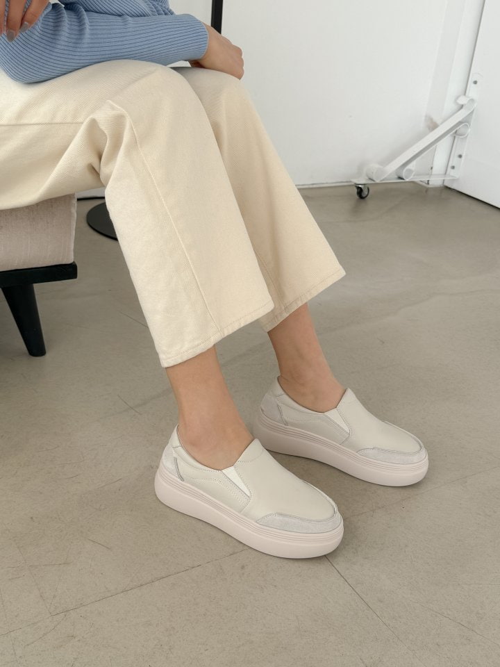 Vade - Korean Women Fashion - #womensfashion - Basic Slip-on Sneakers - 9