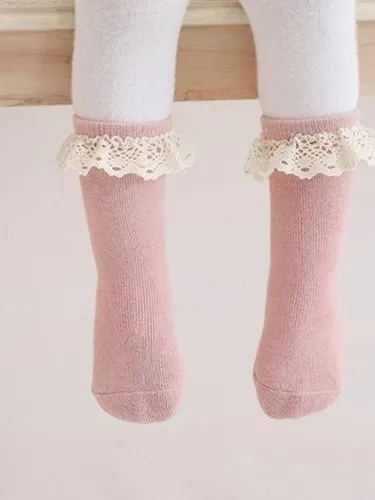 Plump Lace Socks