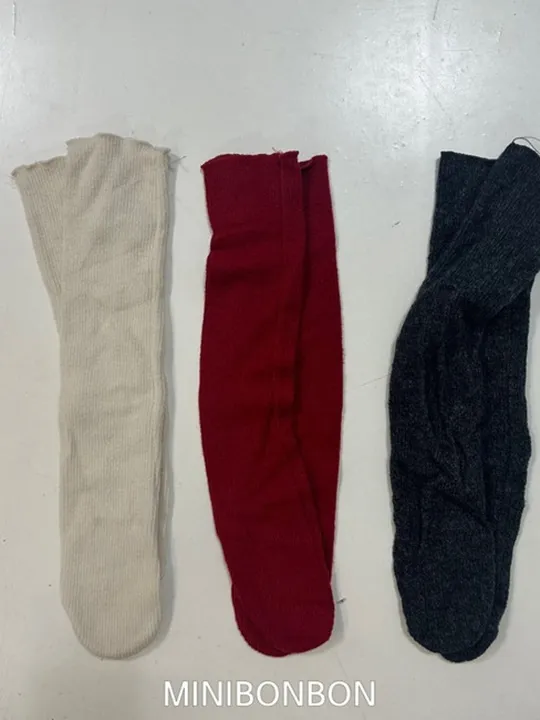 Loose Middle Socks