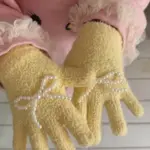 Ribbon Gloves