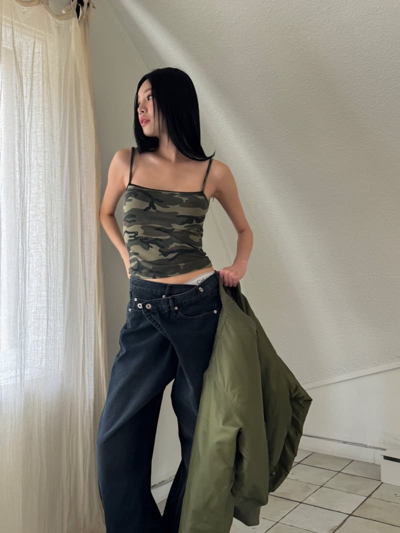 Inssense - Korean Women Fashion - #momslook - Camo Plage Lace Detail Slim Sleeveless Top